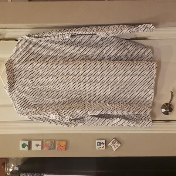 Button down - Picture 2 of 4